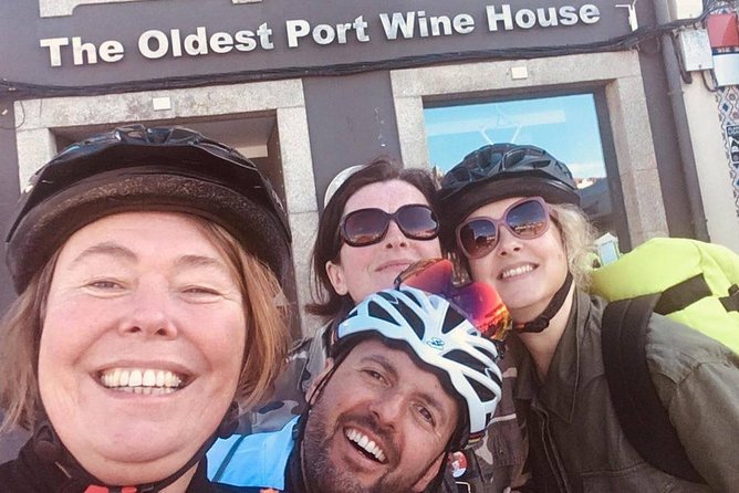 From Porto with view to Gaia: Private Bike Tour #DuckSideOfPorto - Igreja da Confraria das Almas do Corpo Santo in Massarelos: pause, look, move