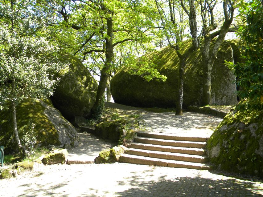 From Porto: Wonders of Braga & Guimaraes Private Day Trip - Arco da Porta Nova and Largo de Nossa Senhora Oliveira: A Walkable Finale