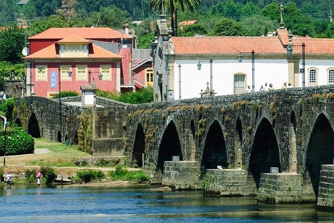 Green Wine Ponte Lima Region-Small Group tour-Lunch,Wine Tastings - What you learn from the guide, and why it matters