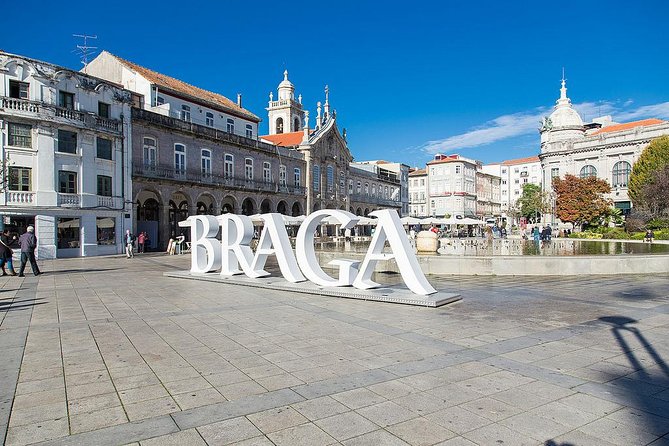 Guimarães & Braga Port Private Tour with Lunch and Green Wine - Castelo de Guimarães and the Dukes of Bragança Palace area