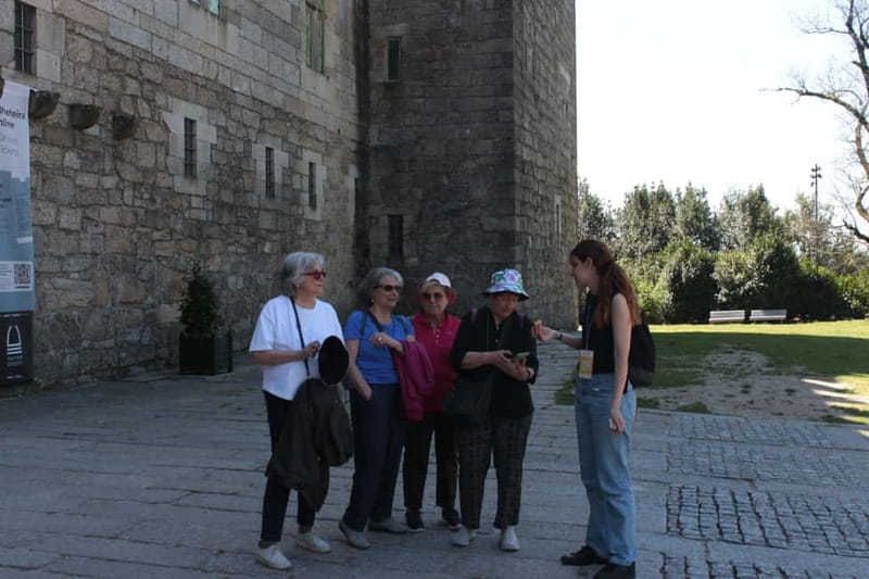 Guimarães Experience - City walls walk: The medieval city defense lesson you can feel