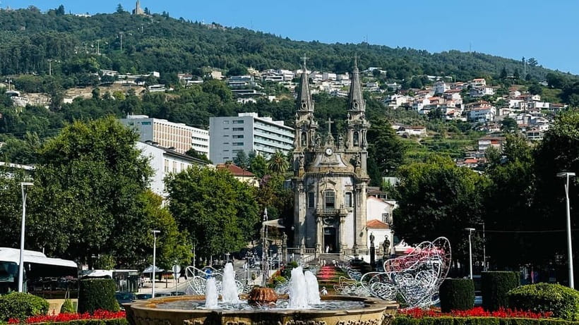 Guimarães Experience - Largo da Oliveira and Igreja de Nossa Senhora da Oliveira: why this square matters