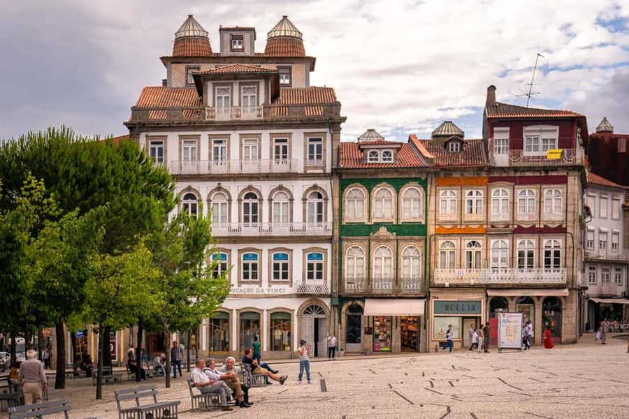 Guimarães: Flexible Walking Tour in Historic Center - Castle of Guimarães: São Miguel, and the Duques de Bragança Palace