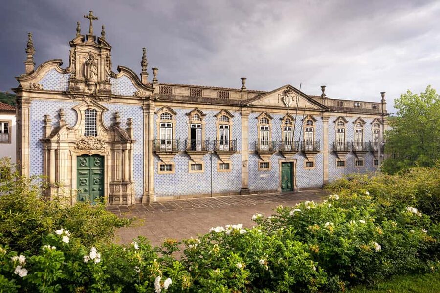 Guimarães: Flexible Walking Tour in Historic Center - Santa Maria Street to Santiago Square, then the Old Town Hall arcades