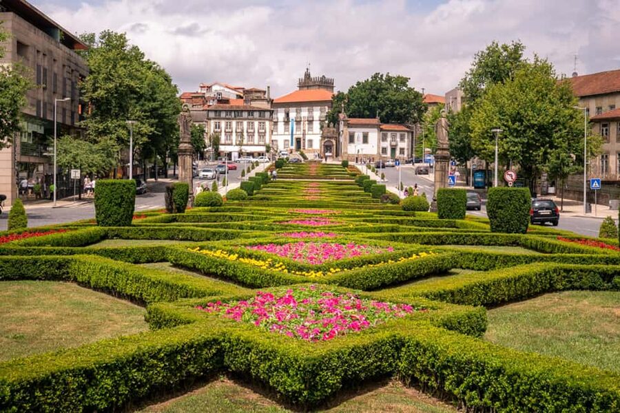 Guimarães: Flexible Walking Tour in Historic Center - São Francisco complex and medieval leather tanks