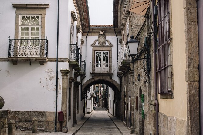 Guimarães Old Town Private Walking Tour - Stop 5: The old Jewish quarter story, complex 14th-century context