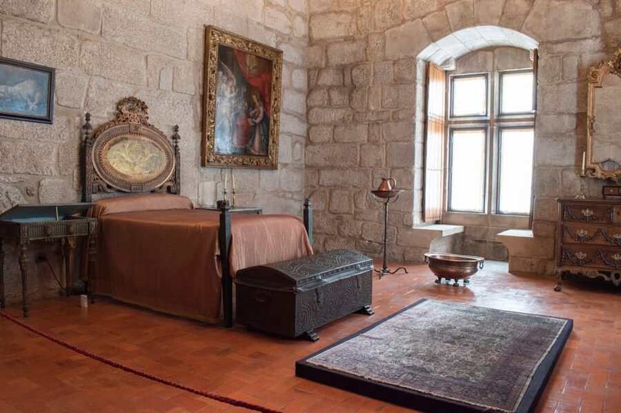 Guimarães: Palace of the Dukes of Bragança Entry Ticket - Collections to focus on: tapestries, porcelain, painting, and more
