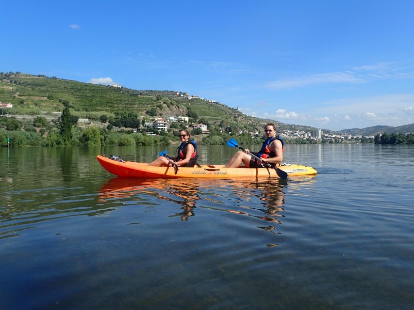 Kayak - Douro Valley - Kayaking the Douro near Peso da Régua: calm water, big river views
