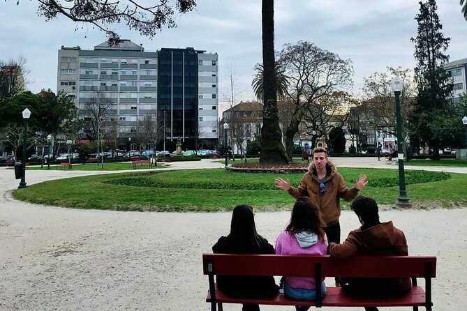 LGBTour Porto: Walk through Porto, discover the LGBTQIA+ History - Rua de Santa Catarina and the way tourism changes what you see
