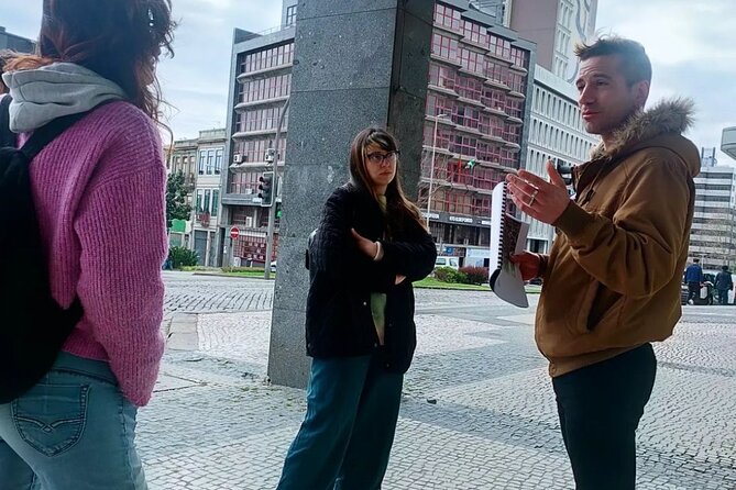 LGBTour Porto: Walk through Porto, discover the LGBTQIA+ History - The busy-street lesson on teaching and social change