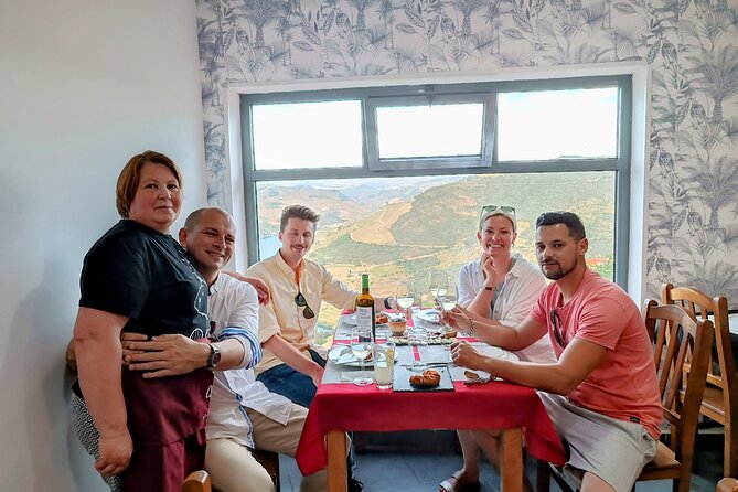 Lunch and Wine Tasting in the Douro Valley Region - Getting started at Avenida dos Aliados at 9:00 am