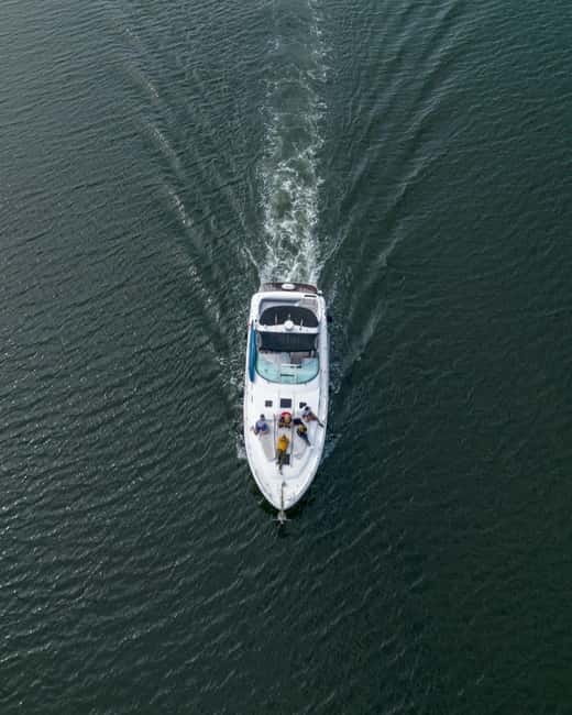 Luxury Douro Yacht Tour: Scenic Views & Complimentary Drinks - Watching Porto From the Water: Why It Feels Different