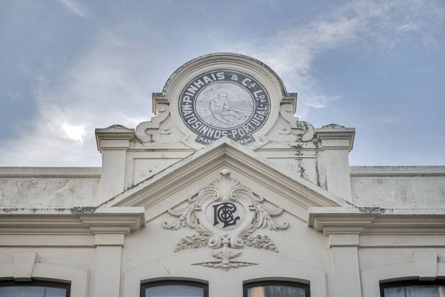 Matosinhos: Conservas Pinhais Factory Tour - Old workshop + Can-Tin Café tasting with wine or soft drink