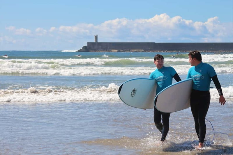 Matosinhos: Surfing Lesson with Equipment - Small group coaching: how you actually get better in 90 minutes