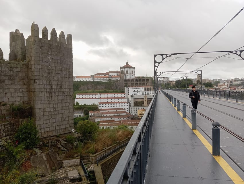 Monumental and historical Oporto with the Stock Exchange Palace - Sé district and Porto Cathedral: walking the real old quarter