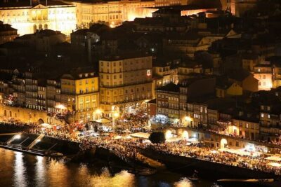 Oporto Airport: Private Arrival Transfer to Porto city hotels