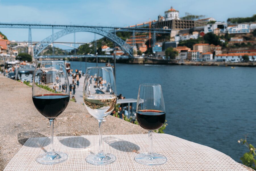 Oporto Tuk Tuk Tour: Among bridges and mysteries - 1.30h - Dom Luís I Bridge: Engineering You Can Feel
