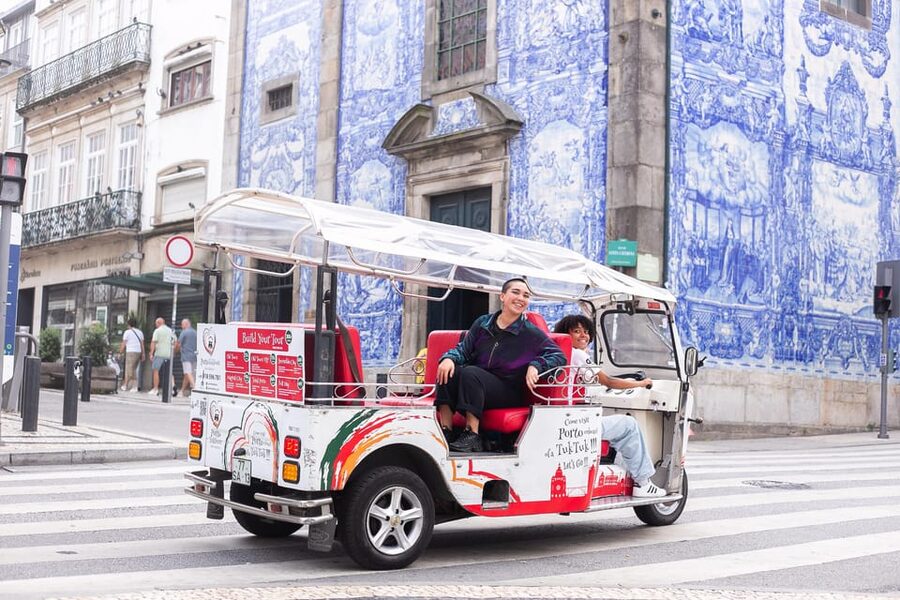 Oporto Tuk-Tuk Tour: Fast, Fun & Flexible – 1H to Full Day! - Entering Porto Through Sé Cathedral’s Towers, Then Rolling to Clérigos