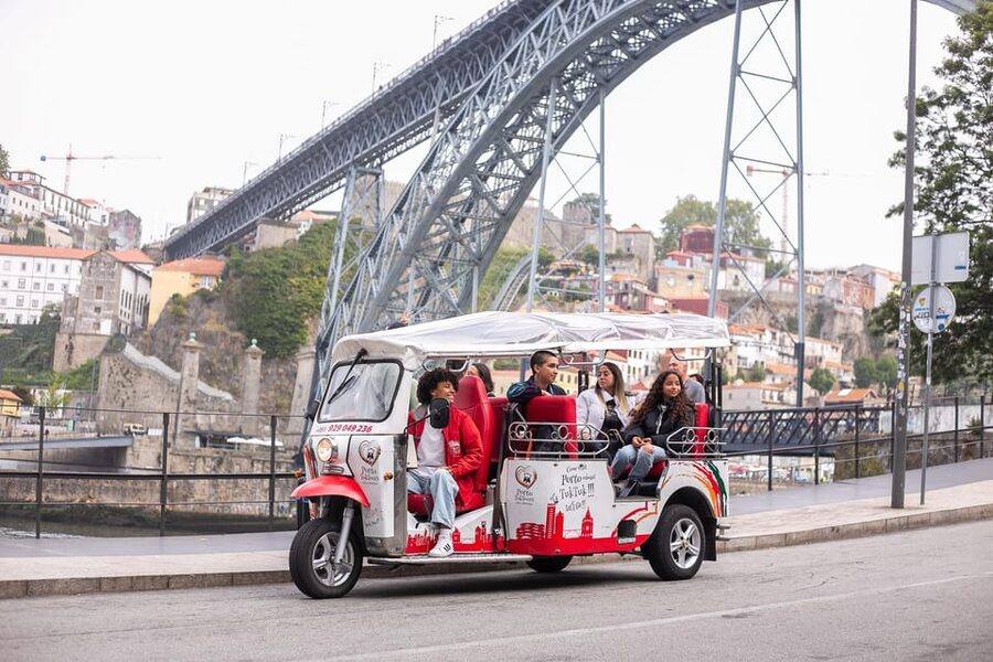 Oporto Tuk-Tuk Tour: Fast, Fun & Flexible – 1H to Full Day! - Rua das Flores to Ribeira: the Porto scenes you actually want to revisit