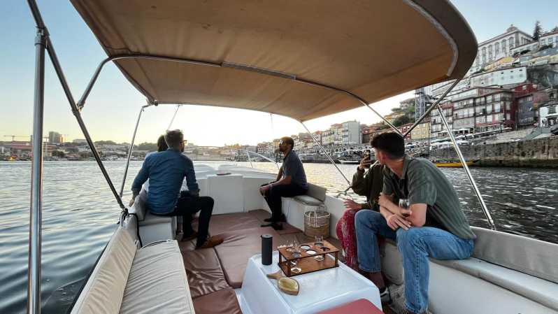 Passeio Barco 6 Pontes Douro com degustação vinho do Porto - Six Bridges at Sunset, the Douro Way