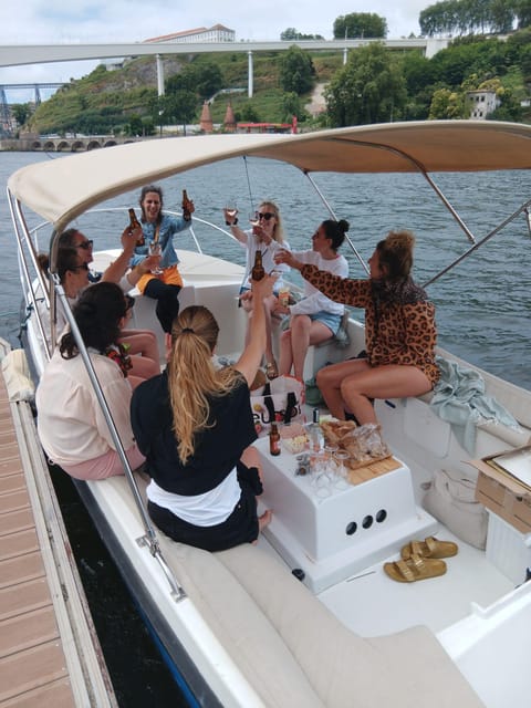 Passeio Barco 6 Pontes Douro com degustação vinho do Porto - Port Wine Tasting and Snacks, Done Like It Belongs