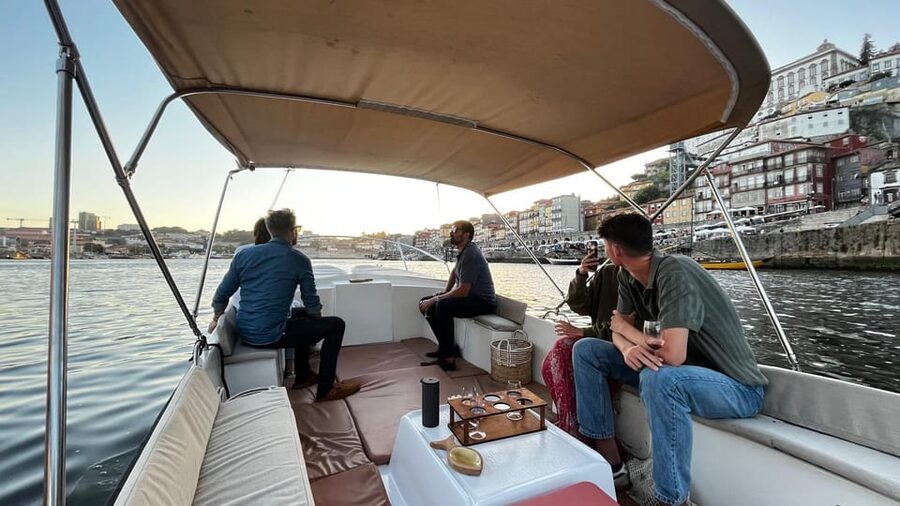 Passeio Barco 6 Pontes Douro com degustação vinho do Porto - Price and Value for a 2-Hour Douro Cruise