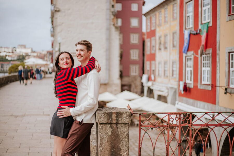 Photoshoot in Porto - Avenida dos Aliados: Big Architecture, Easy Energy