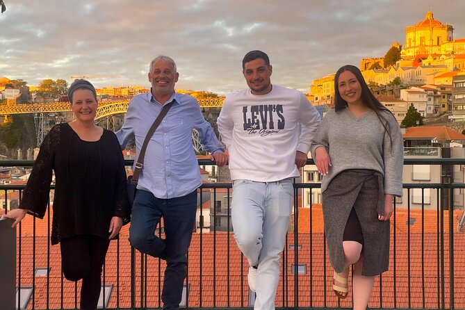 Photoshoot Session for Solo, Couples and Groups in Porto area - What settings you will likely cover, historic streets and the quays