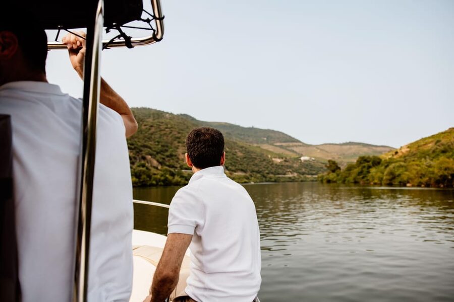 Pinhão: 1 Hour SUNSET Cruise with Sparkling Wine - Where you start: meeting at Pinhão dock and finding the DELTATUR flag