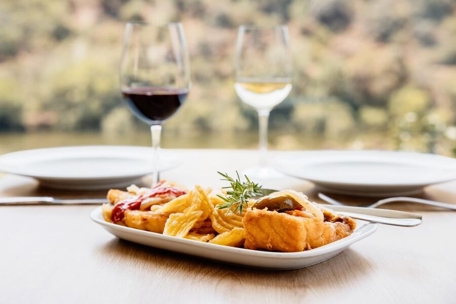 Pinhão: Douro River Boat Tour with Lunch - The 1h15 cruise: how the wine-region views play better from the water