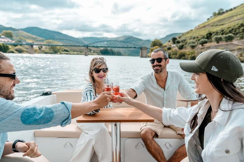 Pinhão: Douro River Solar Boat Tour with Wine Tasting - Getting There: From Pinhão Train Station to the Daurum Dock
