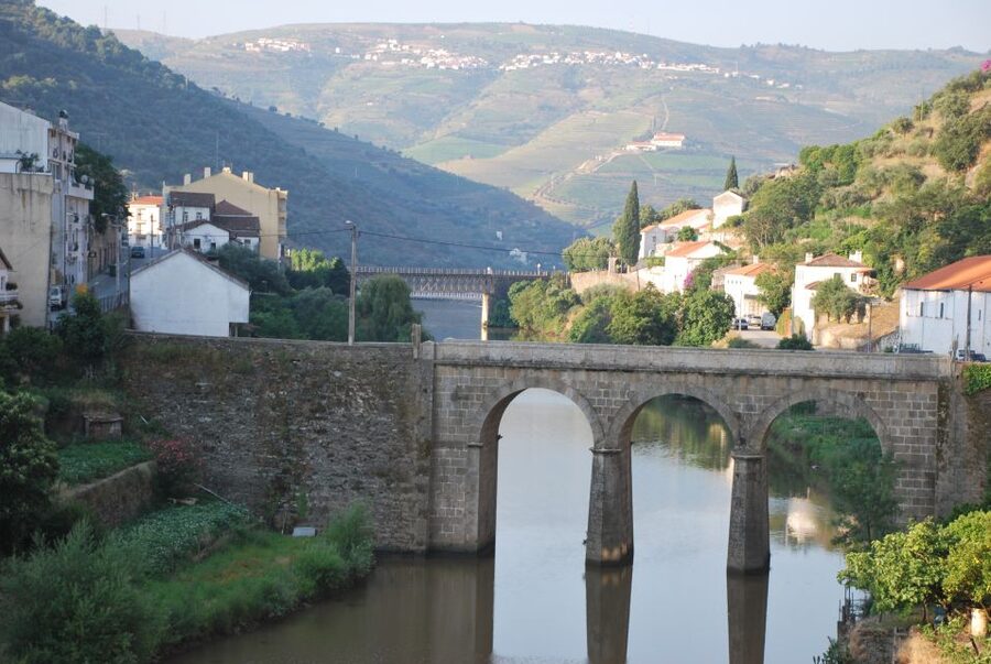 Pinhão: Douro Valley Rabelo Boat Tour and Kayak Experience - Gear and boat details that affect comfort (and who sits where)