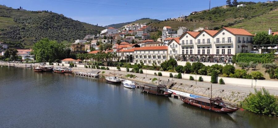Pinhão: Douro Valley with Wine Tasting, Boat Trip and Lunch - Entering The Douro by Boat, 50 Minutes on the River