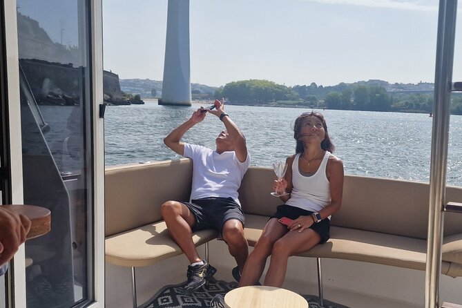 Port : 6 Bridges Cruise , Douro River with Sunset Option - Who runs the show on board, and how that affects your experience