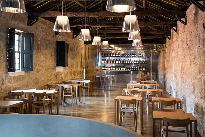 Port Wine Tour | 3 Cellars | 7 Tastings | 12 Participants Maximum - Cais de Gaia pacing: three producers close by, each adding a new clue