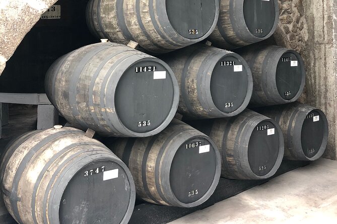 Port Wine Tour | 3 Cellars | 7 Tastings | 12 Participants Maximum - Reserva and Tawny 10 years: learning what age style tastes like
