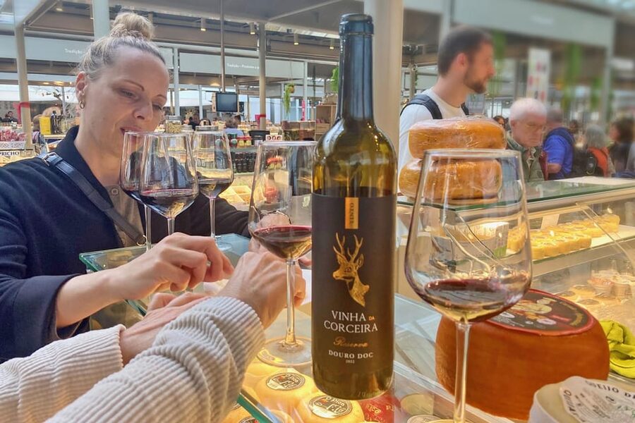 Port wine & wine walking tour with culture - max 8 pax - Port Wine Tasting in Gaia: Three Types, Nuts, and a Family Producer Visit