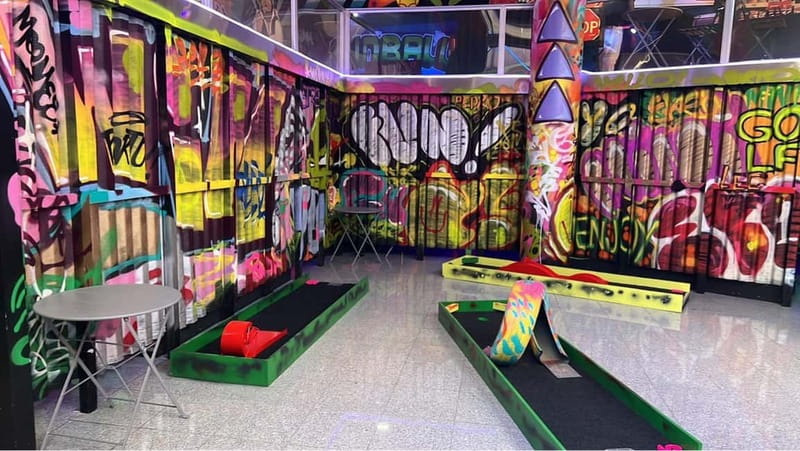 Porto: 18-Hole Indoor Mini Golf Ticket with UV Light Courses - Getting There and What Happens When You Arrive