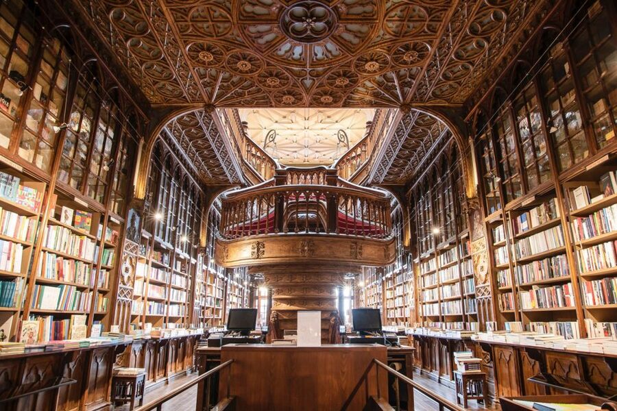 Porto: 3-Hour Downtown Walking Tour - Coffee and Portuguese Pastries: The Reset That Makes the Tour Work