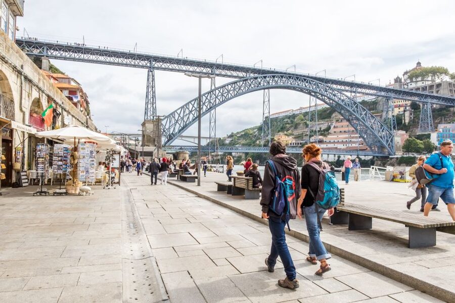 Porto: 3-Hour Guided City Highlights Walking Tour - Where You Start: Alexandre Herculano and Getting Oriented
