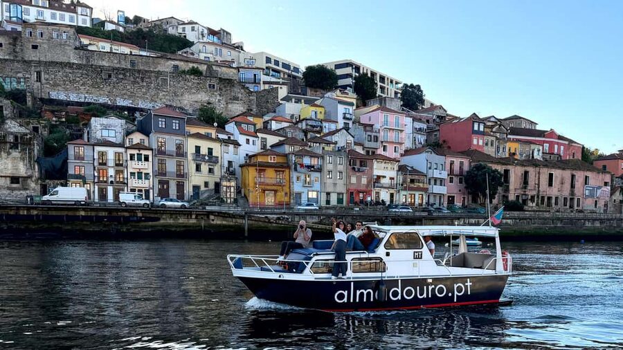 Porto: 6 Bridges and Sunset Boat Cruise with Welcome Drink - Who should book this Porto Douro sunset cruise