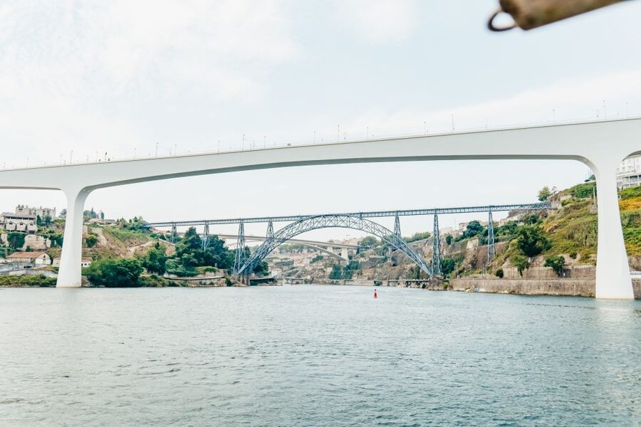 Porto: 6 Bridges Douro River Cruise - Narration and language: live guide, audio guide, and how to get the most out of it