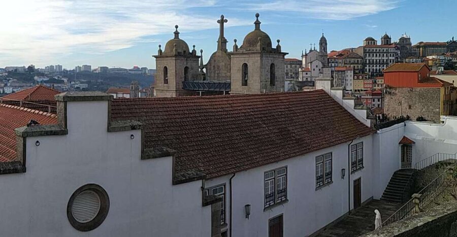 Porto: a ride along the coast in a fun eco-friendly car - Electric car time: how the pacing stays relaxed