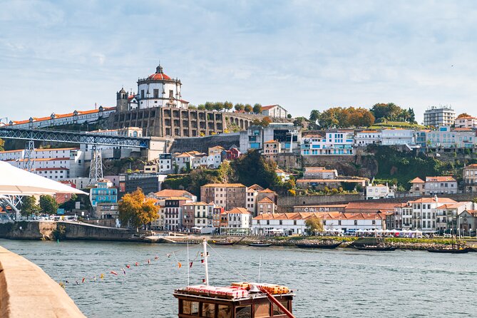 Porto and Gaia: Walking Tour of Douro's Two Riversides - Vila Nova de Gaia: UNESCO Serra do Pilar, wine cellars, and modern street art
