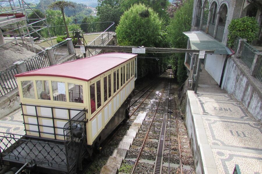 Porto: Braga & Guimarães Full Day Tour - Traditional lunch in Braga: included meal, local rhythm, no decision fatigue