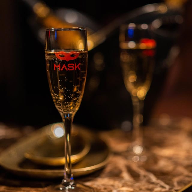 Porto: Cabaret & Pole Shows, with a Welcome Drink! - Who this is best for in Porto