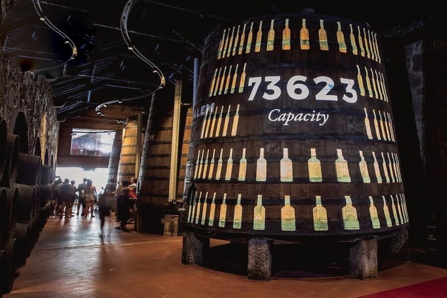 Porto: Cálem Cellar Tour, Interactive Museum & Wine Tasting - Practical tips to make your hour smoother
