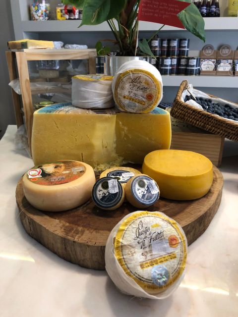 Porto: Cheese and Port Wine Tasting in a Unique Place - Learning about Portugal’s cheese and wine without losing the fun