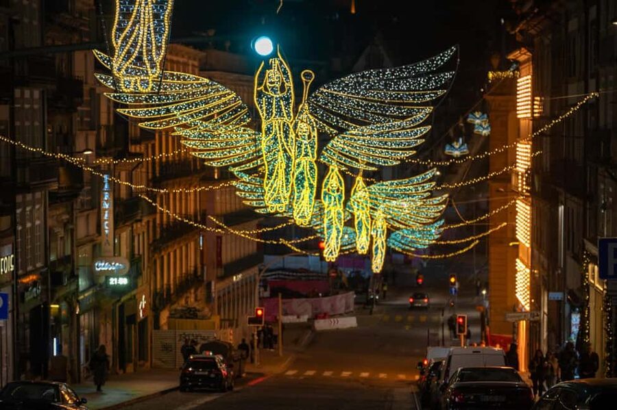 Porto: Christmas Lights Flexible Walking Tour - How Walkbox Works Here: Offline Guidance, Multilingual Content, and Remote Help