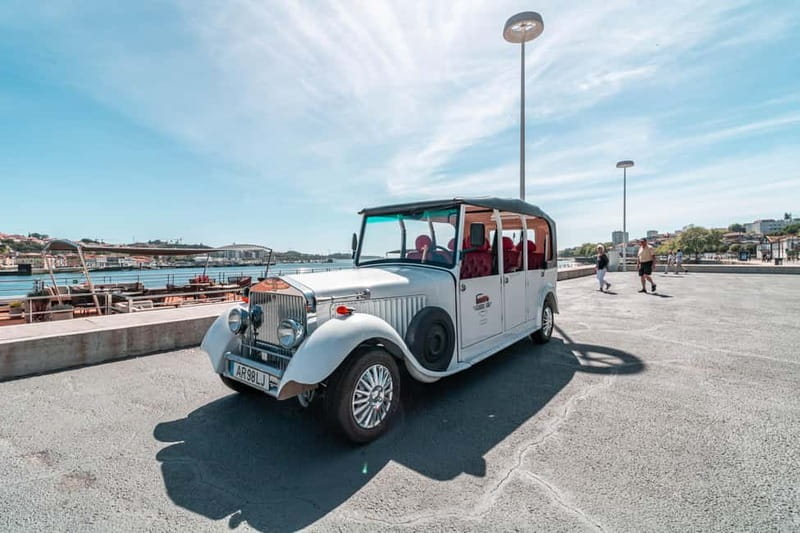 Porto: City Center Eco Car e Cruzeiro Rio Douro - Riding Porto in a 100% electric classic car